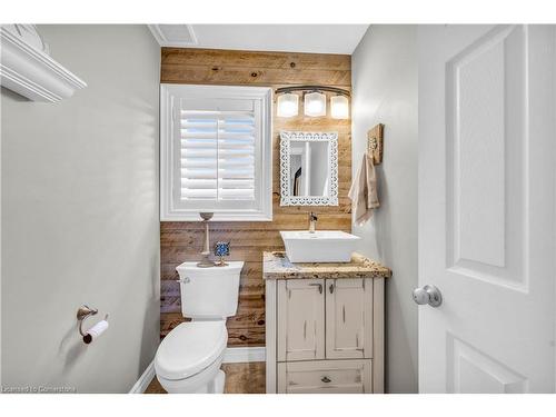 7 Pembroke Circle, Grimsby, ON - Indoor Photo Showing Bathroom