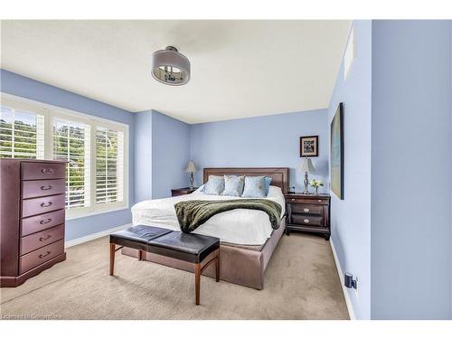 7 Pembroke Circle, Grimsby, ON - Indoor Photo Showing Bedroom