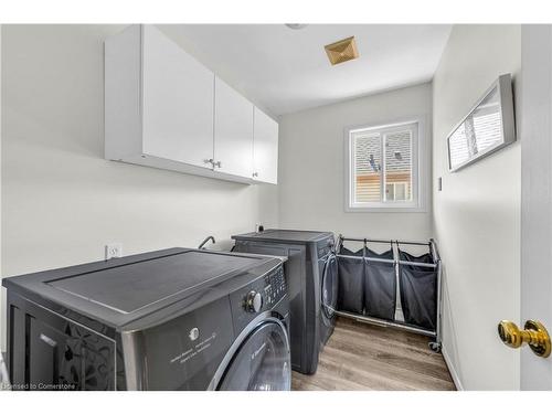 7 Pembroke Circle, Grimsby, ON - Indoor Photo Showing Laundry Room