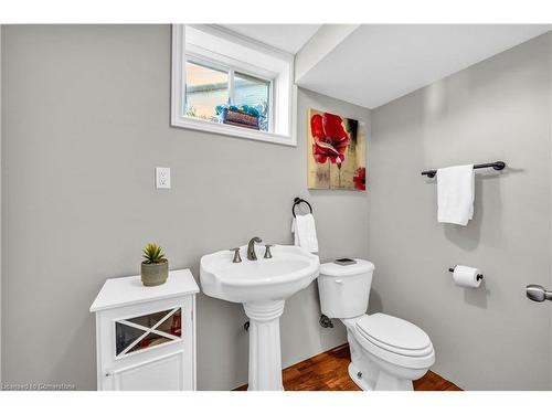 7 Pembroke Circle, Grimsby, ON - Indoor Photo Showing Bathroom