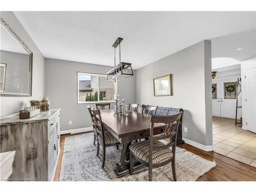 7 Pembroke Circle, Grimsby, ON - Indoor Photo Showing Dining Room