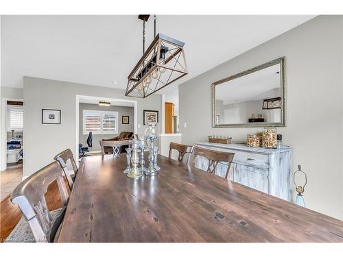 7 Pembroke Circle, Grimsby, ON - Indoor Photo Showing Dining Room