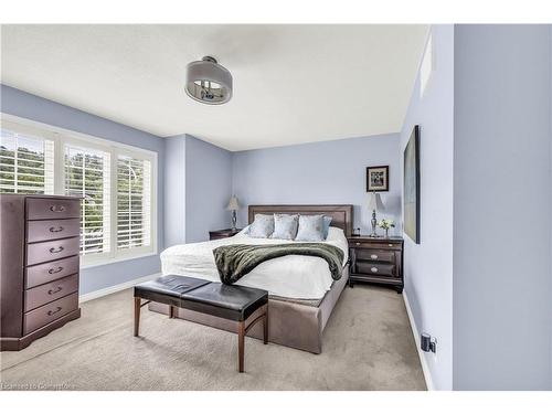 7 Pembroke Circle, Grimsby, ON - Indoor Photo Showing Bedroom