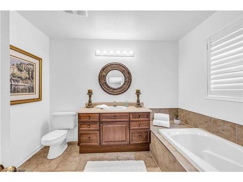 7 Pembroke Circle, Grimsby, ON - Indoor Photo Showing Bathroom