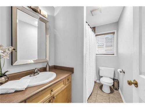 7 Pembroke Circle, Grimsby, ON - Indoor Photo Showing Bathroom