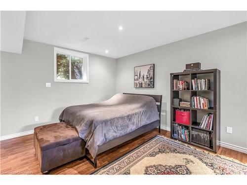 7 Pembroke Circle, Grimsby, ON - Indoor Photo Showing Bedroom