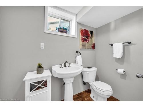 7 Pembroke Circle, Grimsby, ON - Indoor Photo Showing Bathroom