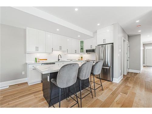 6220 Curlin Crescent, Niagara Falls, ON - Indoor Photo Showing Kitchen With Upgraded Kitchen