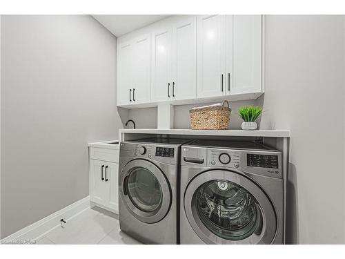 6220 Curlin Crescent, Niagara Falls, ON - Indoor Photo Showing Laundry Room