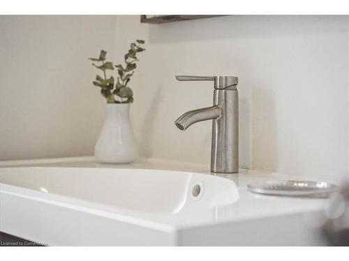 55 Balmoral Avenue N, Hamilton, ON - Indoor Photo Showing Bathroom