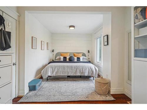 55 Balmoral Avenue N, Hamilton, ON - Indoor Photo Showing Bedroom