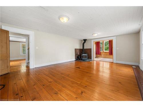 4888 Tufford Road N, Beamsville, ON - Indoor Photo Showing Living Room