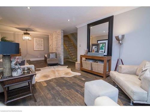 443 Cottingham Crescent, Hamilton, ON - Indoor Photo Showing Living Room