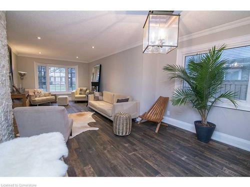 443 Cottingham Crescent, Hamilton, ON - Indoor Photo Showing Living Room