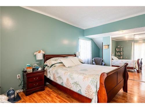 367 Bowen Road, Fort Erie, ON - Indoor Photo Showing Bedroom