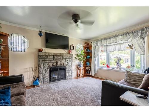 367 Bowen Road, Fort Erie, ON - Indoor Photo Showing Living Room With Fireplace