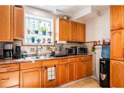 367 Bowen Road, Fort Erie, ON - Indoor Photo Showing Kitchen With Double Sink