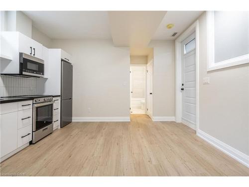 D-9 Munn Street, Hamilton, ON - Indoor Photo Showing Kitchen