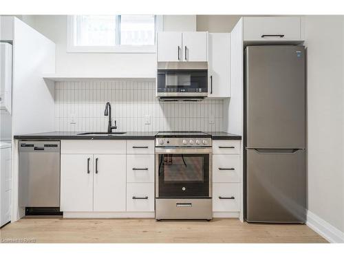 D-9 Munn Street, Hamilton, ON - Indoor Photo Showing Kitchen