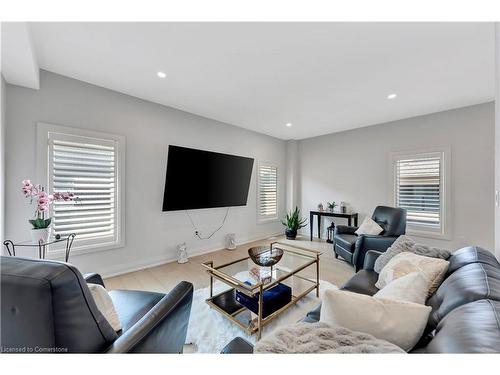 2 Raspberry Lane, Mount Hope, ON - Indoor Photo Showing Living Room