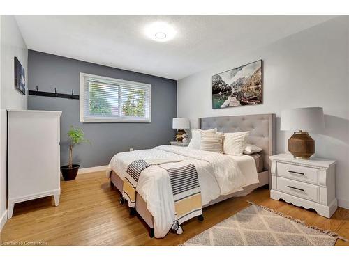 10 Taylor Crescent, Flamborough, ON - Indoor Photo Showing Bedroom