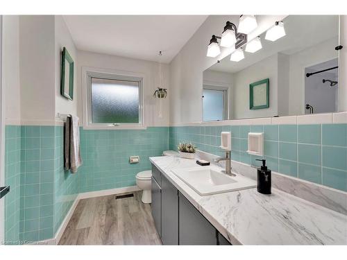 10 Taylor Crescent, Flamborough, ON - Indoor Photo Showing Bathroom