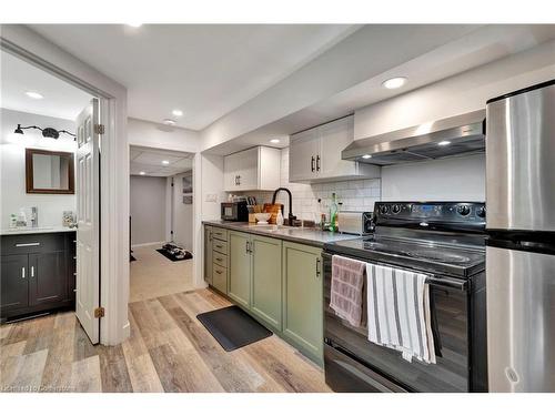 10 Taylor Crescent, Flamborough, ON - Indoor Photo Showing Kitchen