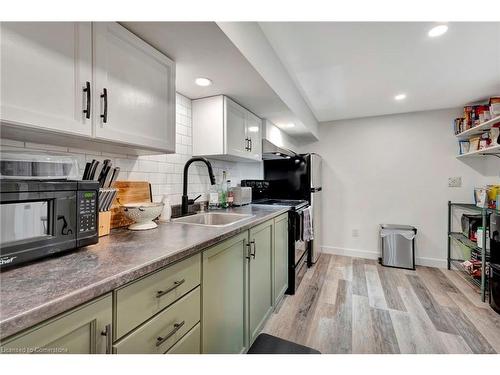 10 Taylor Crescent, Flamborough, ON - Indoor Photo Showing Kitchen