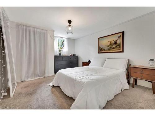 10 Taylor Crescent, Flamborough, ON - Indoor Photo Showing Bedroom