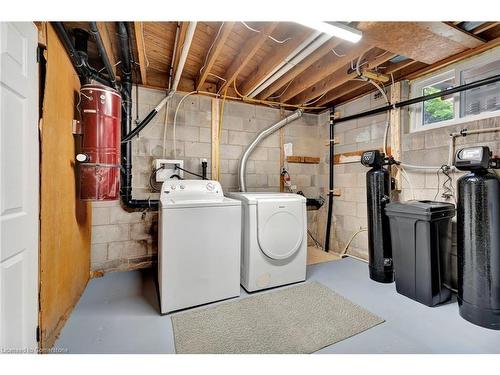 10 Taylor Crescent, Flamborough, ON - Indoor Photo Showing Laundry Room