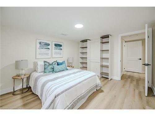 286 East 26Th Street, Hamilton, ON - Indoor Photo Showing Bedroom