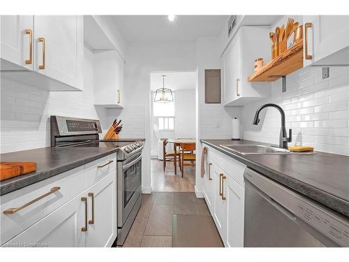 401-1964 Main Street W, Hamilton, ON - Indoor Photo Showing Kitchen