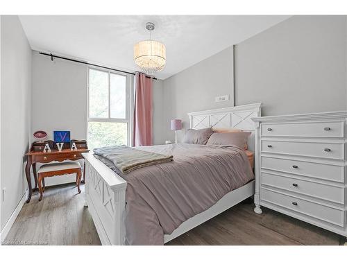 401-1964 Main Street W, Hamilton, ON - Indoor Photo Showing Bedroom