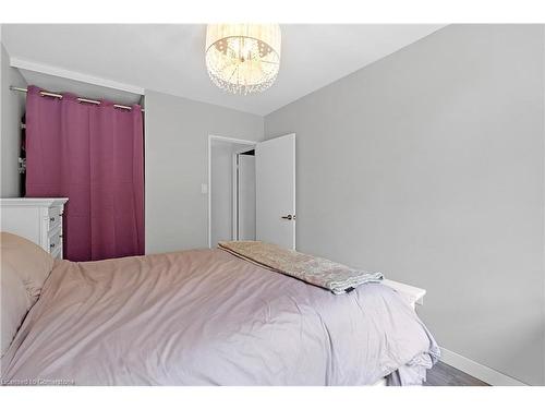 401-1964 Main Street W, Hamilton, ON - Indoor Photo Showing Bedroom