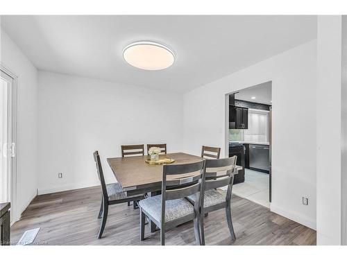 182 Clifton Downs Road, Hamilton, ON - Indoor Photo Showing Dining Room