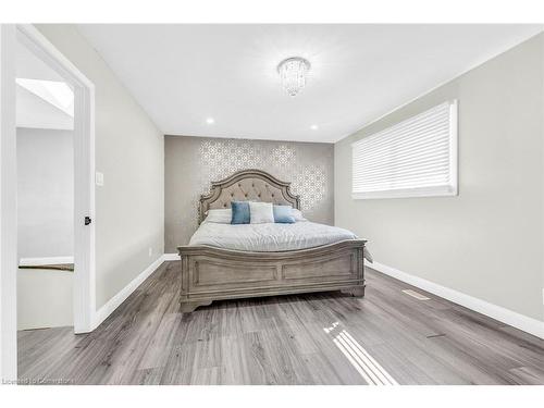 182 Clifton Downs Road, Hamilton, ON - Indoor Photo Showing Bedroom