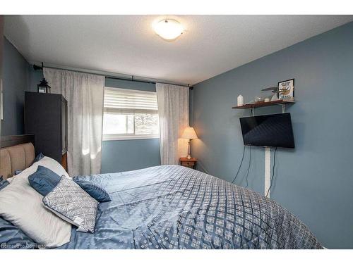 34-1420 Garth Street, Hamilton, ON - Indoor Photo Showing Bedroom