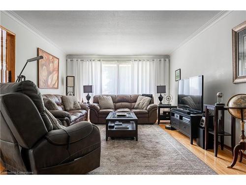 5347 Elm Street, Niagara Falls, ON - Indoor Photo Showing Living Room