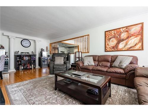 5347 Elm Street, Niagara Falls, ON - Indoor Photo Showing Living Room