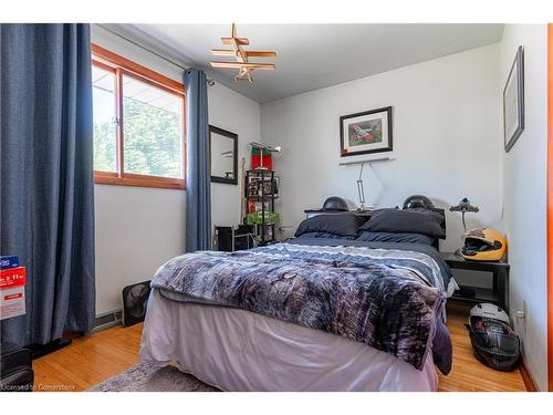 5347 Elm Street, Niagara Falls, ON - Indoor Photo Showing Bedroom