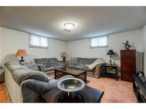 5347 Elm Street, Niagara Falls, ON - Indoor Photo Showing Living Room