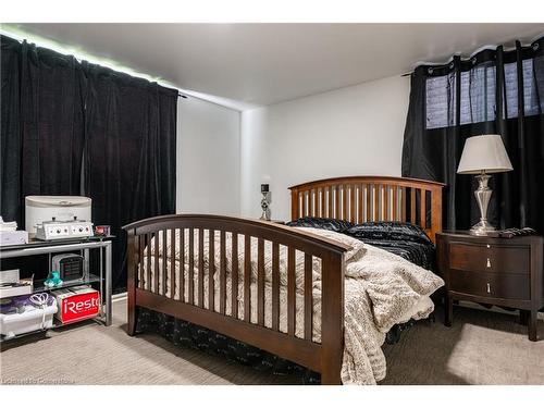 5347 Elm Street, Niagara Falls, ON - Indoor Photo Showing Bedroom