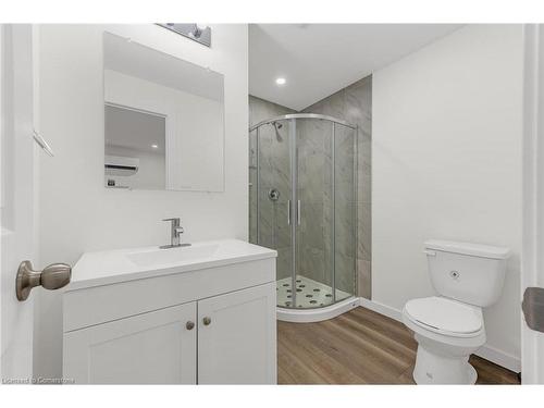 361 Simpson Avenue, Welland, ON - Indoor Photo Showing Bathroom