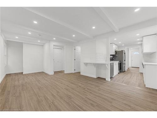 361 Simpson Avenue, Welland, ON - Indoor Photo Showing Kitchen