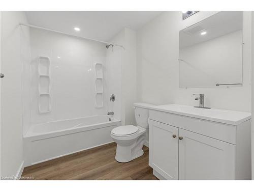 361 Simpson Avenue, Welland, ON - Indoor Photo Showing Bathroom