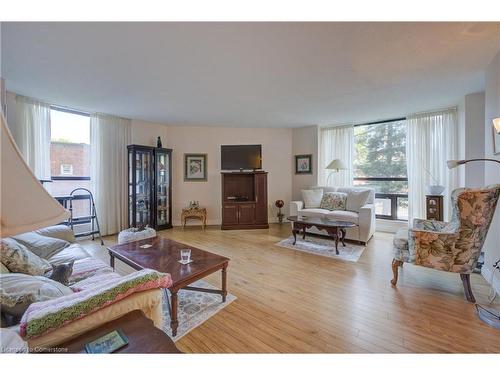 206-222 Jackson Street W, Hamilton, ON - Indoor Photo Showing Living Room