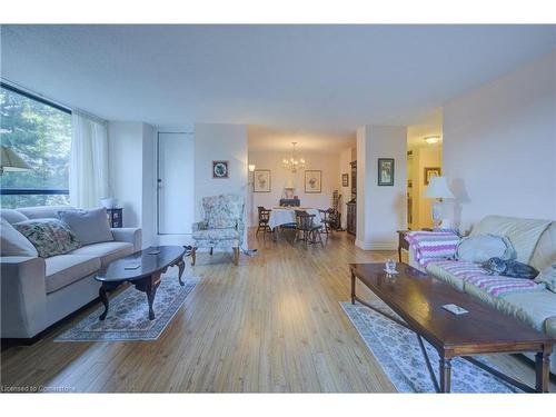 206-222 Jackson Street W, Hamilton, ON - Indoor Photo Showing Living Room