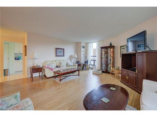 206-222 Jackson Street W, Hamilton, ON - Indoor Photo Showing Living Room