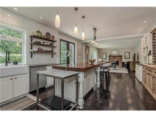 4016 Lantern Lane, Burlington, ON - Indoor Photo Showing Kitchen With Upgraded Kitchen