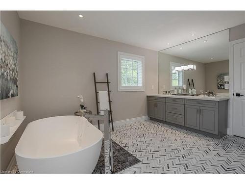 4016 Lantern Lane, Burlington, ON - Indoor Photo Showing Bathroom